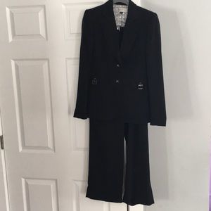 Tahari 2 piece suit